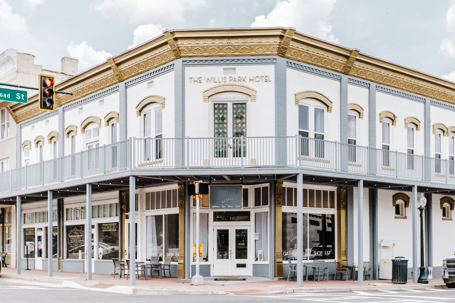 Lets explore the PRO & CONS of living in Atlanta with Redfin Realty