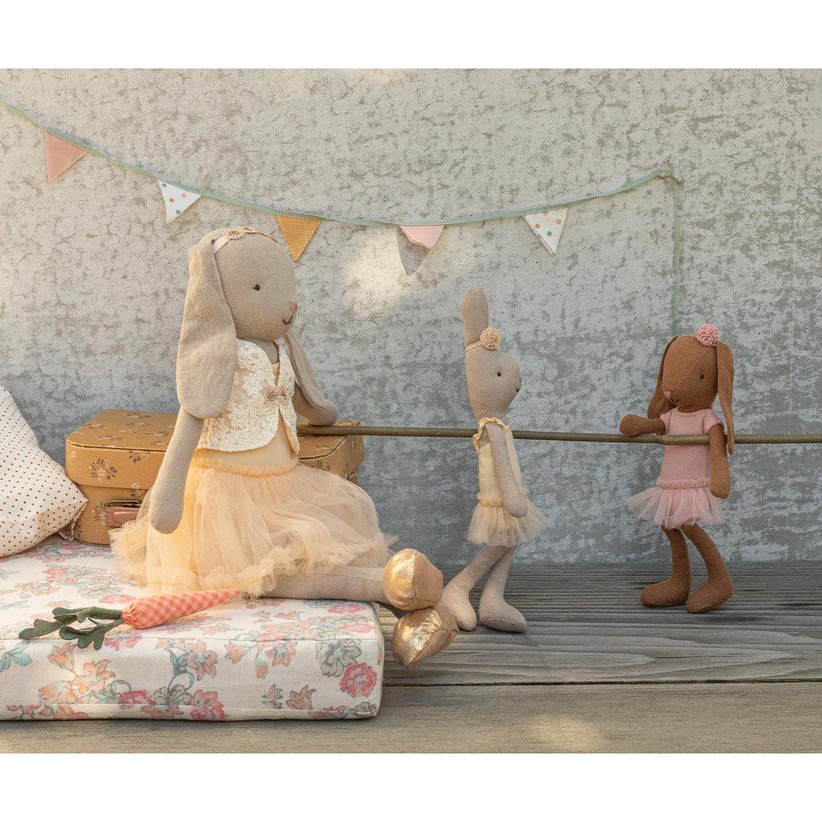 Maileg Bunny size 1, Chocolate brown - Ballet suit and skirt rose