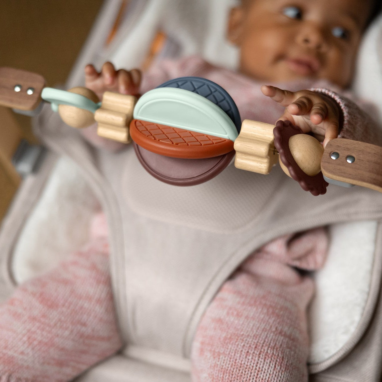 uppababy mira bouncer UPPAbaby Mira Bouncer - Toy Bar